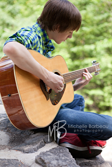 boy_with_guitar