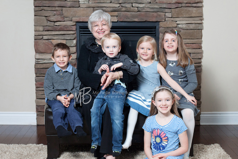 Grandma_with_grandchildren